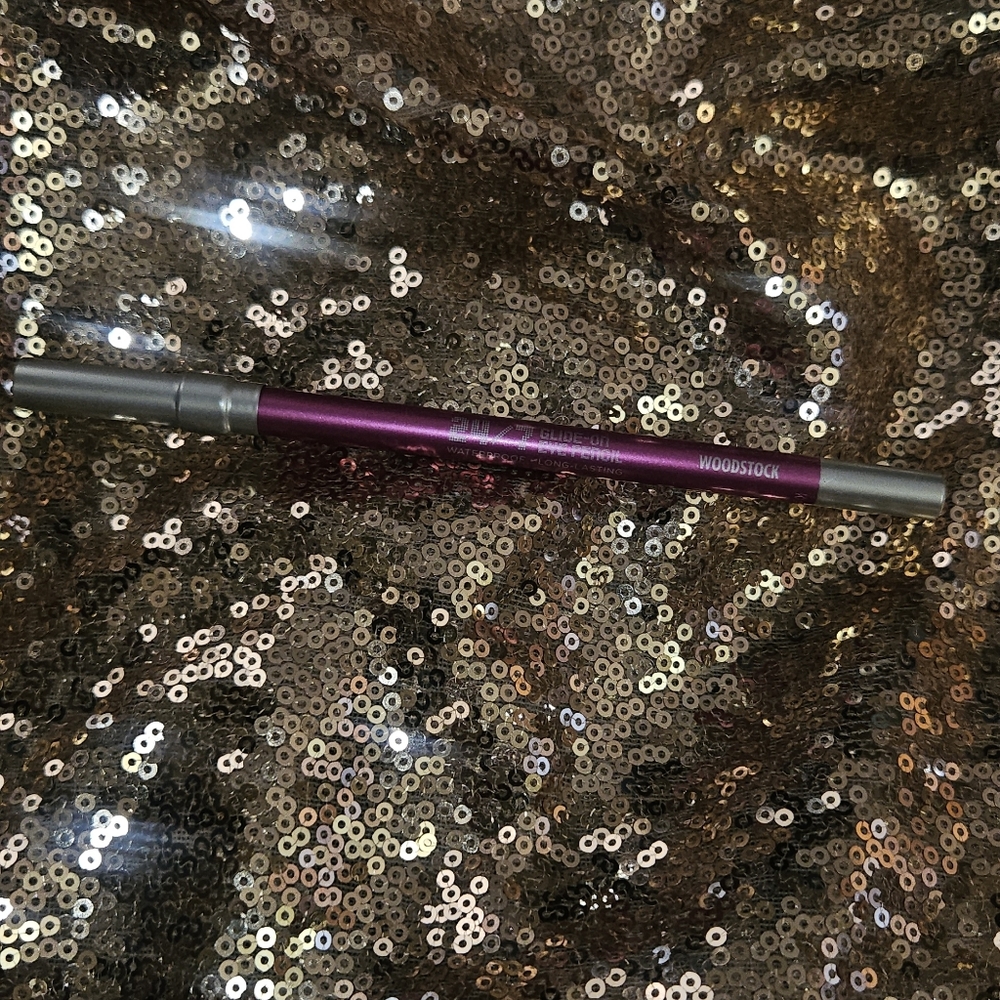 lNWOB & FULL SIZE Urban Decay 24/7 Glide On Eye Pencil Eyeliner in WOODSTOCK